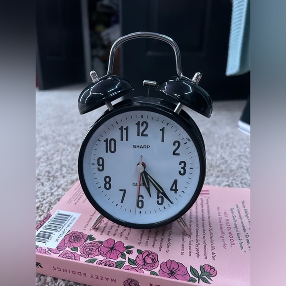 Sharp Twin Bell Quartz Analog Alarm Clock, Black, SPC843 - Picture 3 of 4